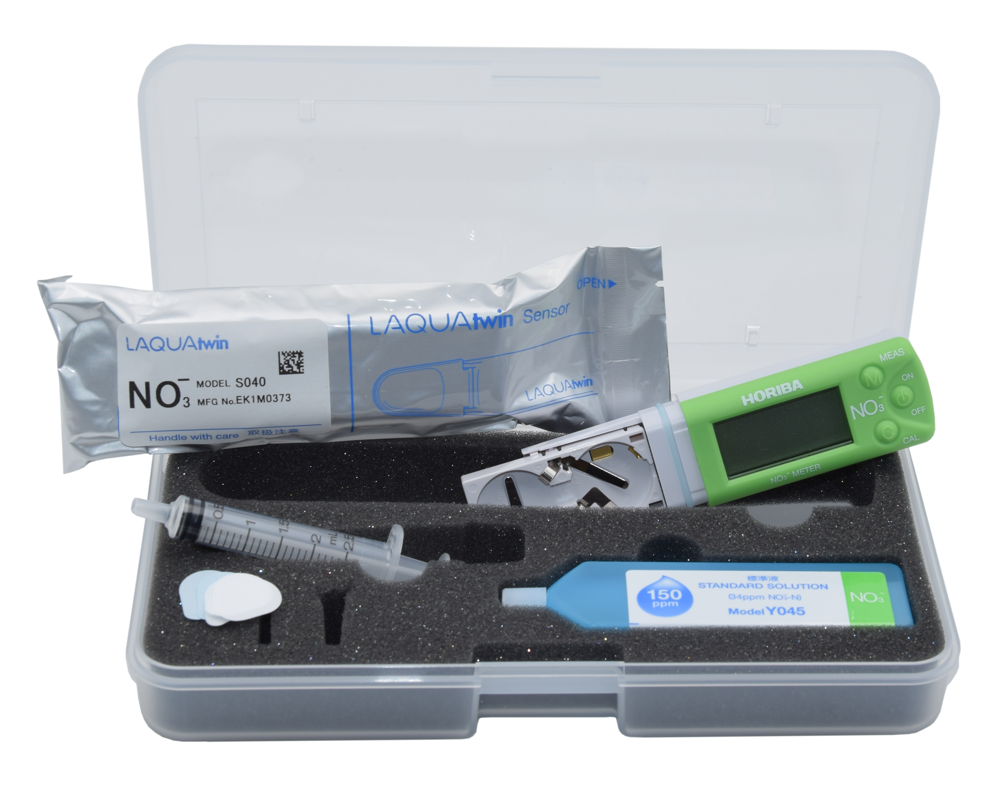 Horiba NO3 11 Tester mit Zubehör übersichtlich gezeigt, Koffer geöffnet und Kalibrierlösun-gen, komplettes Lieferumfang für Nitratmessung, transportbereit im Set