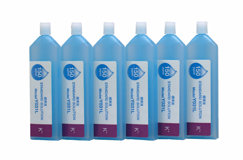 Horiba 150ppm Kalium Ionen Standard Lösung (Y031L), sechs Flaschen nebeneinander angeordnet